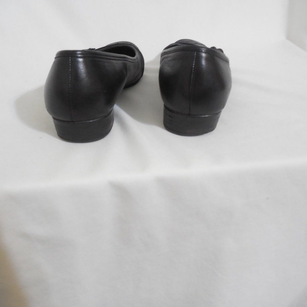 Covington Women's Black Leather Shoes - Picture 5 of 9
